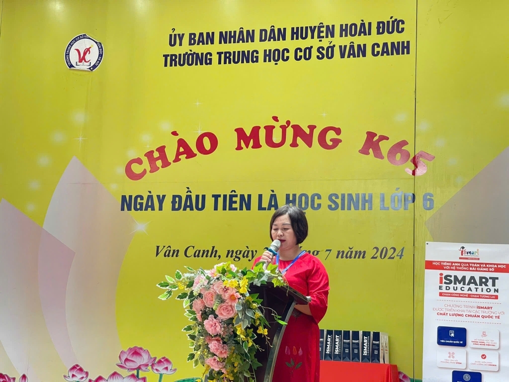 Cô giáo Nguyễn Thị Kim Dung - Hiệu trưởng nhà trường