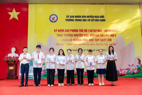 Kỉ niệm 70 năm ngày giải phóng thủ đô; trao thưởng khuyến học, khuyến tài lần thứ 5