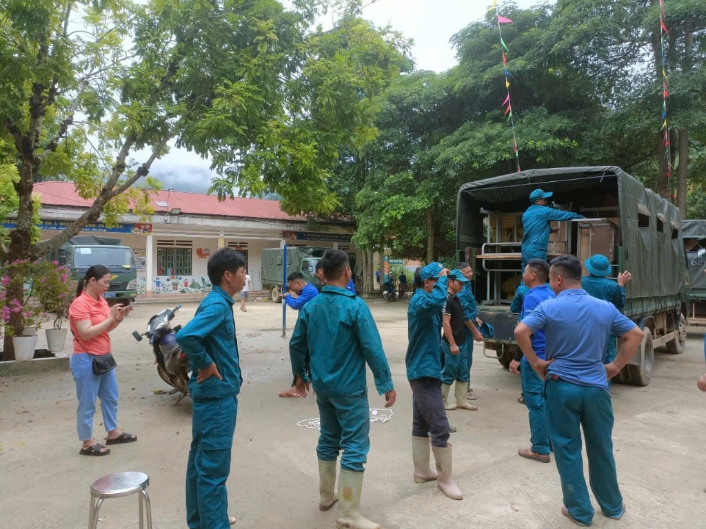 Chương trình thiện nguyện “kết nối yêu thương hướng về các trường bị bão lũ”