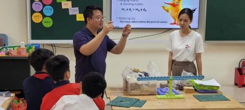 Buổi học sáng chế Spark!Lab tại trường THCS Vân Canh