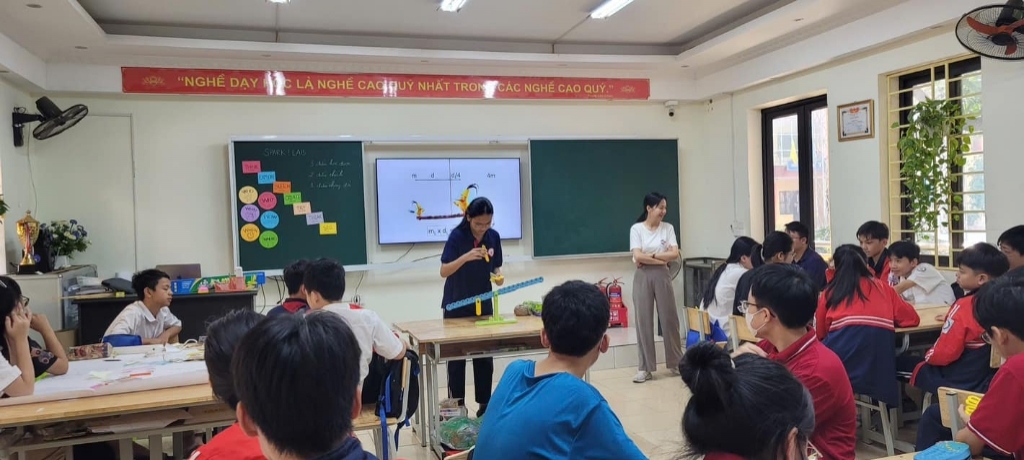 Buổi học sáng chế Spark!Lab tại trường THCS Vân Canh
