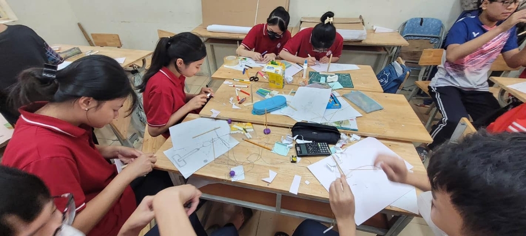 Buổi học sáng chế Spark!Lab tại trường THCS Vân Canh