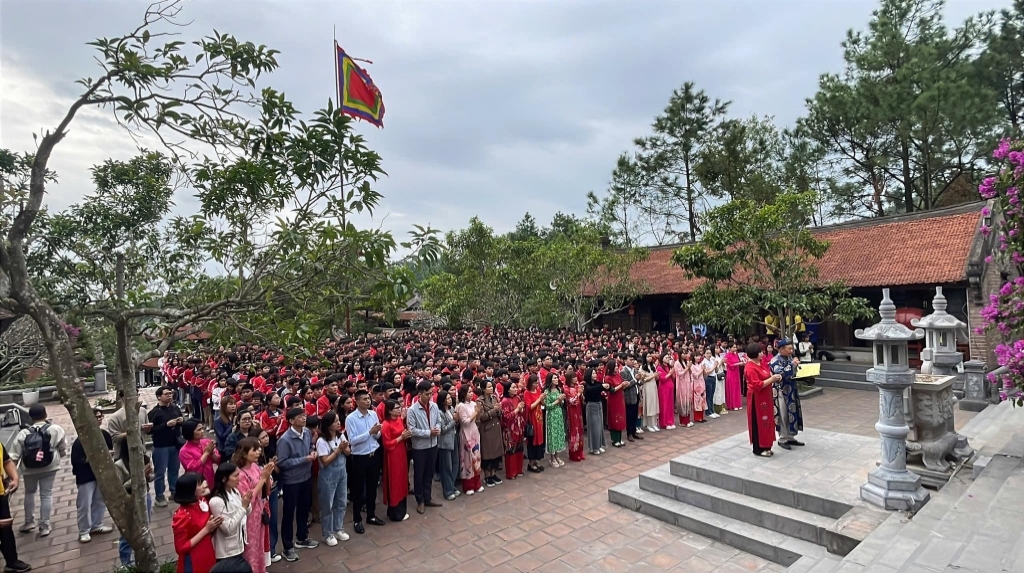 Hoạt động trải nghiệm tại đền thờ Chu Văn An và Quảng Ninh Gate