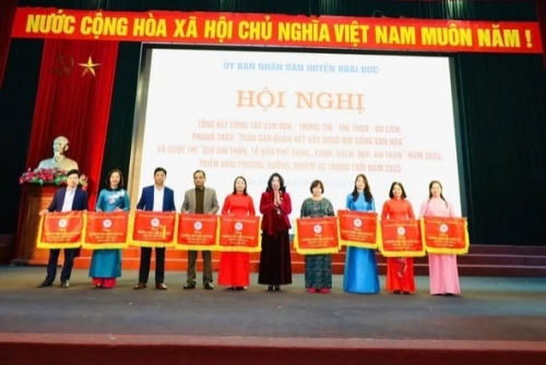 Khen thưởng Trường Tiên tiến xuất sắc Thể dục Thể thao năm học 2023-2024