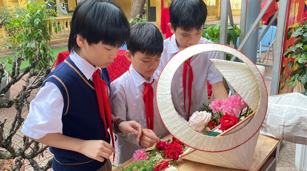 Chào mừng ngày quốc tế phụ nữ 8/3 - hội thi cắm hoa chủ đề “tôn vinh người phụ nữ”