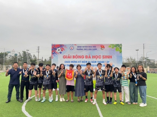 Tổng kết giải bóng đá học sinh trường THCS Vân Canh năm học 2024-2025