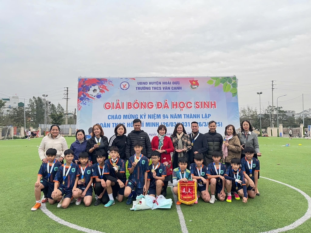 Tổng kết giải bóng đá học sinh trường THCS Vân Canh năm học 2024-2025
