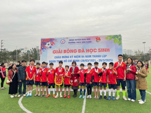 Tổng kết giải bóng đá học sinh trường THCS Vân Canh năm học 2024-2025