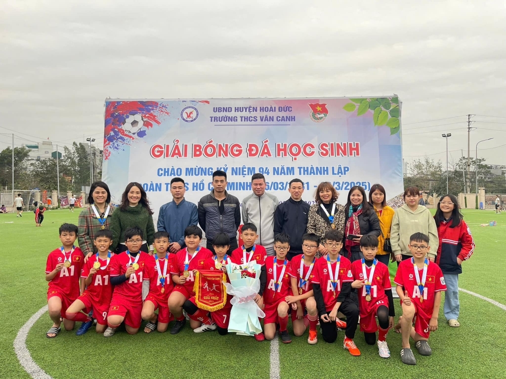 Tổng kết giải bóng đá học sinh trường THCS Vân Canh năm học 2024-2025