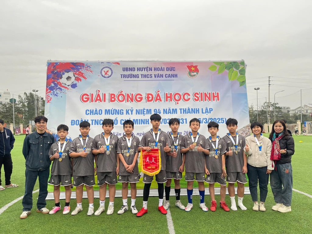 Tổng kết giải bóng đá học sinh trường THCS Vân Canh năm học 2024-2025