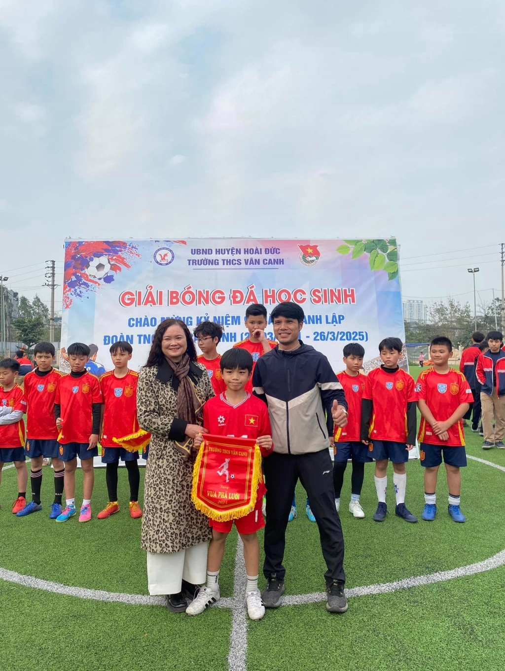 Tổng kết giải bóng đá học sinh trường THCS Vân Canh năm học 2024-2025