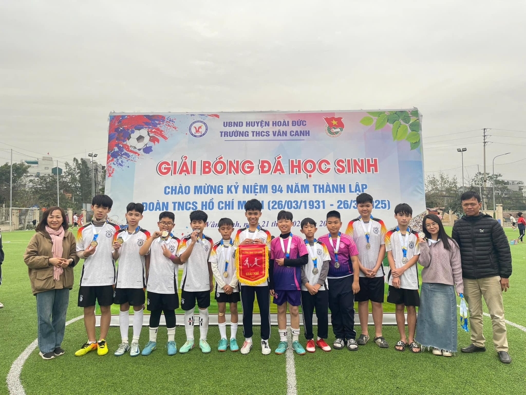 Tổng kết giải bóng đá học sinh trường THCS Vân Canh năm học 2024-2025
