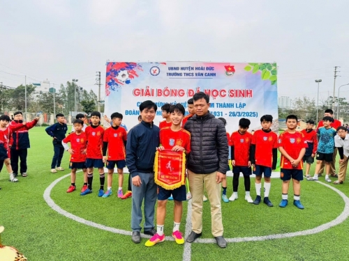 Tổng kết giải bóng đá học sinh trường THCS Vân Canh năm học 2024-2025