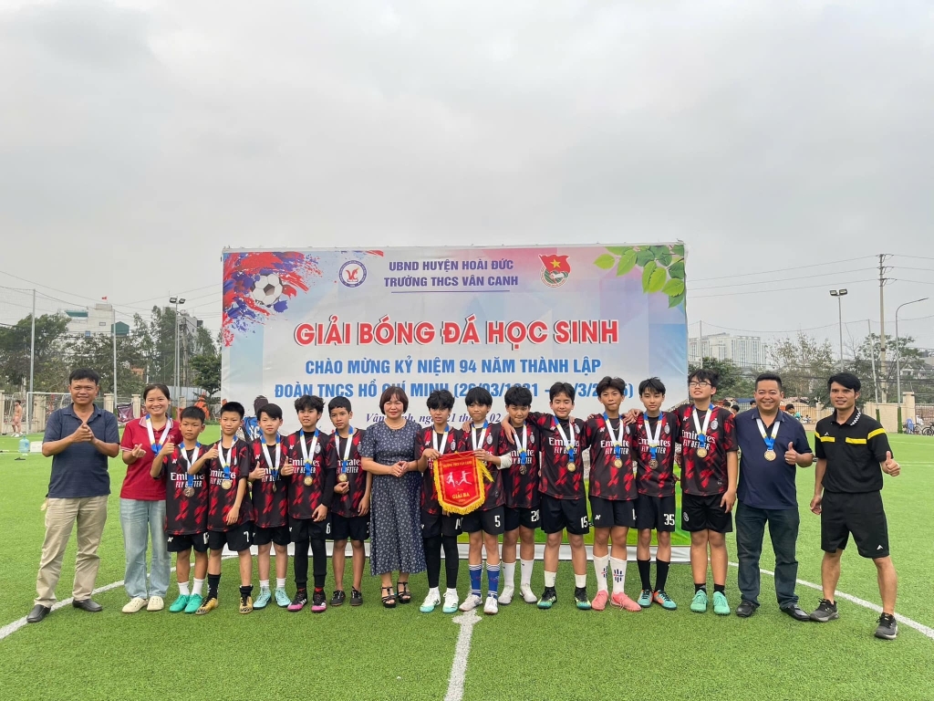 Tổng kết giải bóng đá học sinh trường THCS Vân Canh năm học 2024-2025