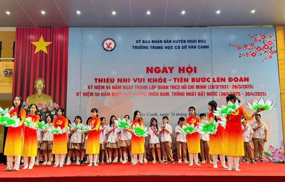 Ngày hội "Thiếu nhi vui khoẻ - Tiến bước lên đoàn" - Lễ kết nạp đoàn viên mới năm học 2024 - 2025