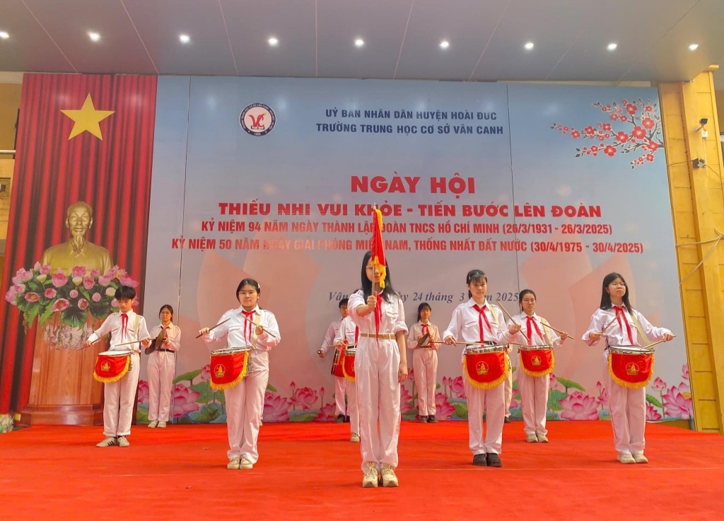 Ngày hội "Thiếu nhi vui khoẻ - Tiến bước lên đoàn" - Lễ kết nạp đoàn viên mới năm học 2024 - 2025