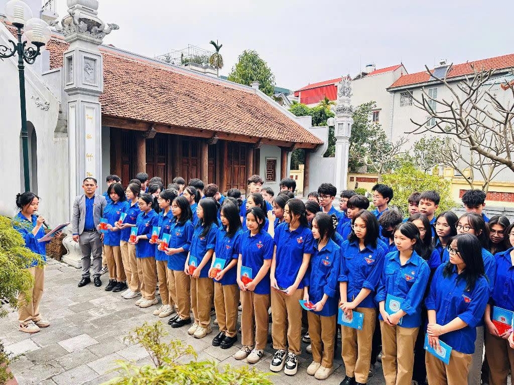 Ngày hội "Thiếu nhi vui khoẻ - Tiến bước lên đoàn" - Lễ kết nạp đoàn viên mới năm học 2024 - 2025