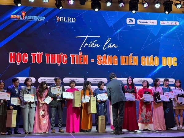 Triển lãm "Học từ thực tiễn- Sáng kiến giáo dục"