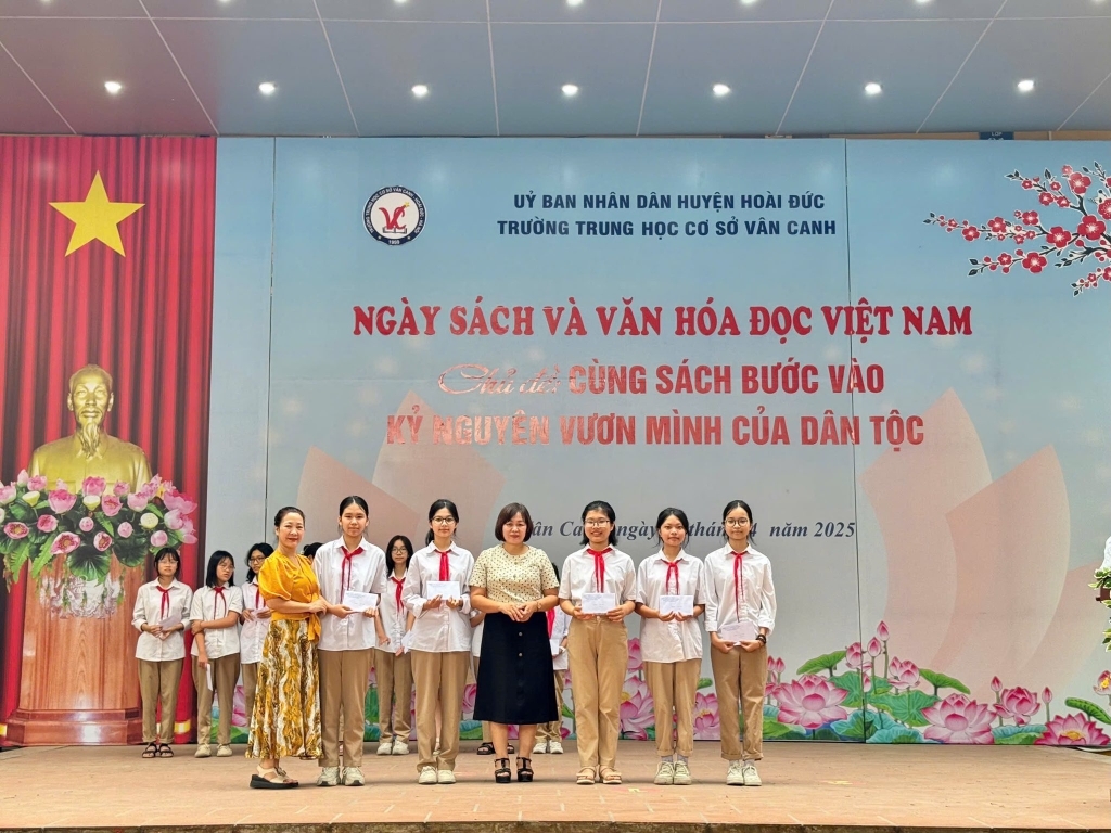 Ngày sách và văn hoá đọc Việt Nam- Cùng sách bước vào kỷ nguyên vươn mình của dân tộc