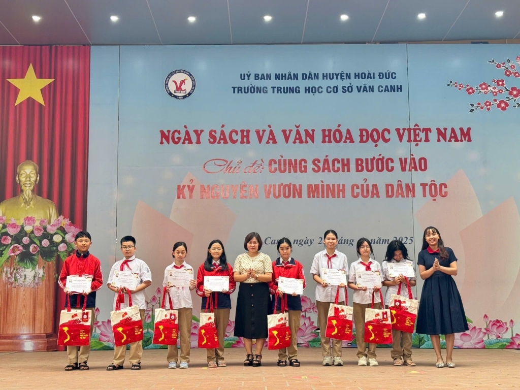 Ngày sách và văn hoá đọc Việt Nam- Cùng sách bước vào kỷ nguyên vươn mình của dân tộc