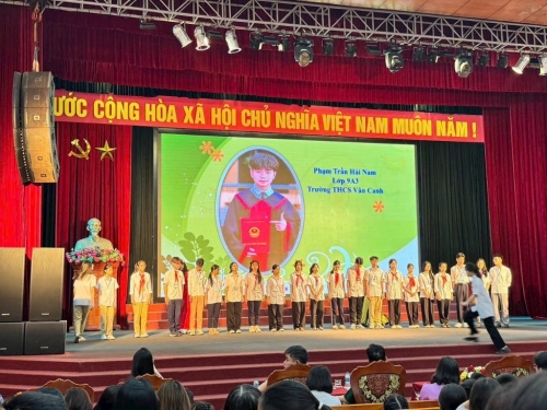 Lễ tuyên dương khen thưởng học sinh giỏi tiêu biểu huyện Hoài Đức năm học 2024-2025