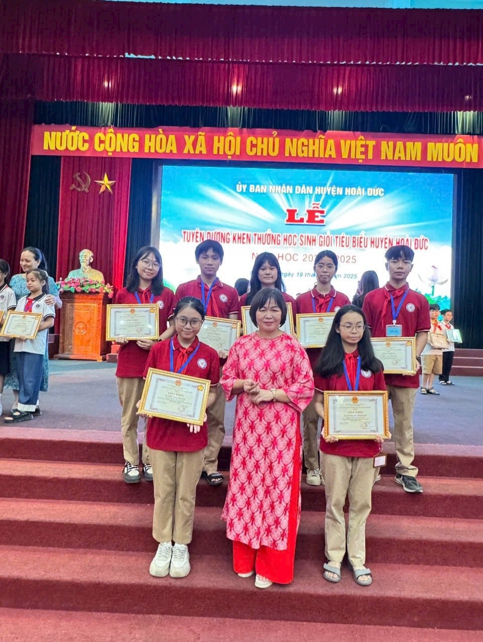 Lễ tuyên dương khen thưởng học sinh giỏi tiêu biểu huyện Hoài Đức năm học 2024-2025