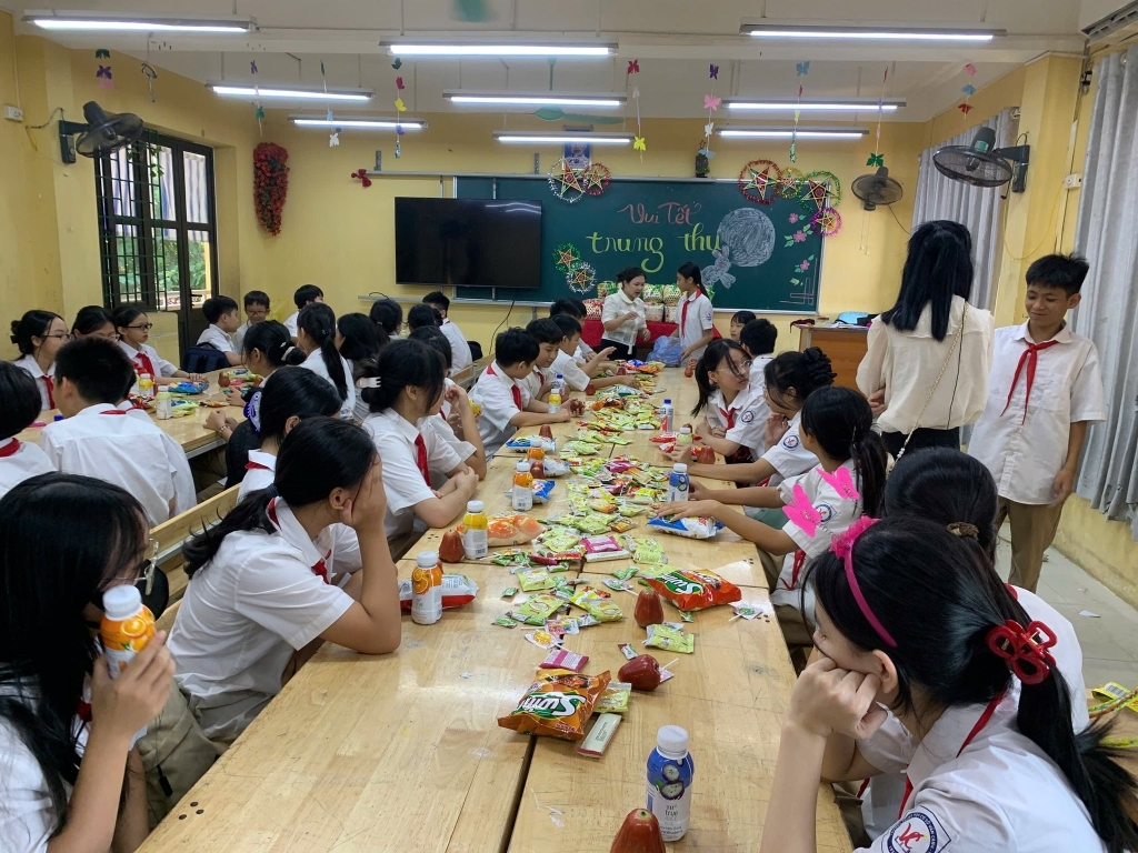 Tết trung thu ấm áp trong từng lớp học của trường THCS Vân Canh