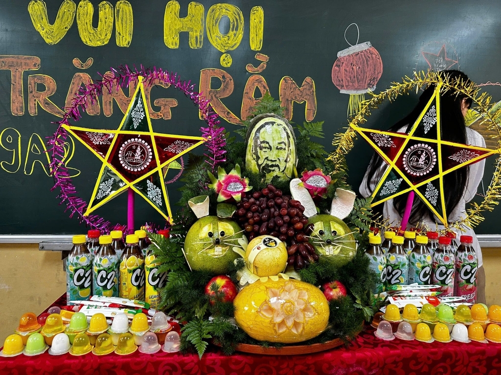 Tết trung thu ấm áp trong từng lớp học của trường THCS Vân Canh