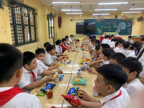 Tết trung thu ấm áp trong từng lớp học của trường THCS Vân Canh