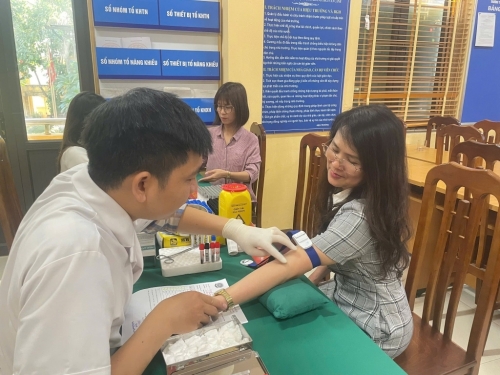 Khám sức khoẻ định kỳ cho cán bộ, giáo viên, nhân viên trường THCS Vân Canh