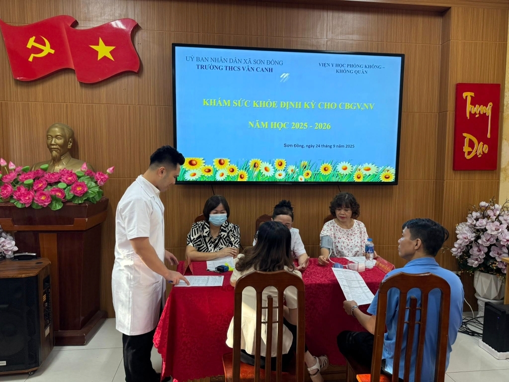 Khám sức khoẻ định kỳ cho cán bộ, giáo viên, nhân viên trường THCS Vân Canh