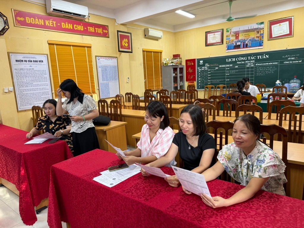 Khám sức khoẻ định kỳ cho cán bộ, giáo viên, nhân viên trường THCS Vân Canh