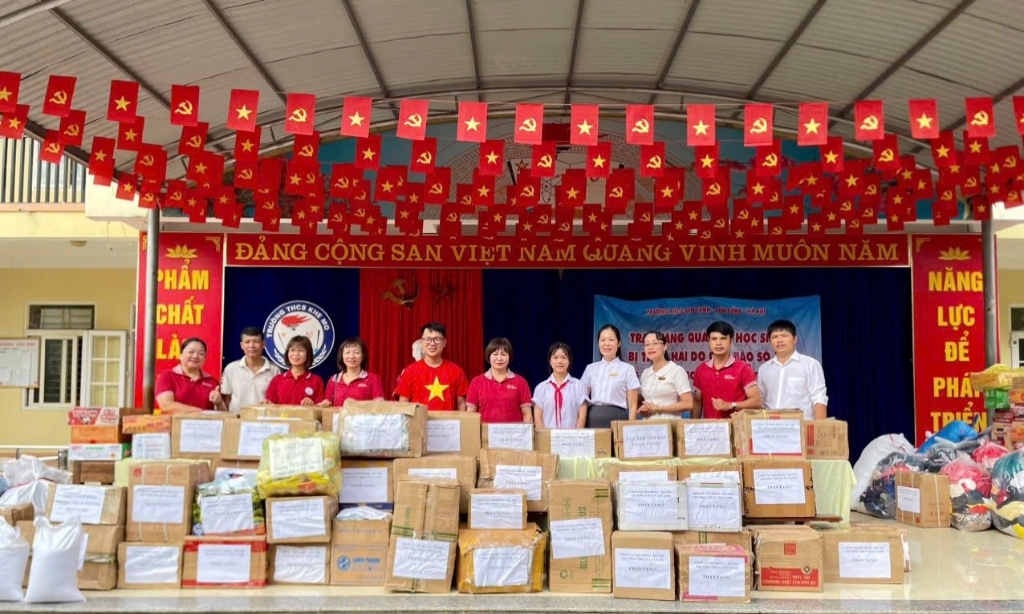 Trường THCS Vân Canh ủng hộ đồng bào vùng lũ năm 2025