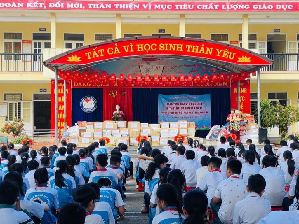 Trường THCS Vân Canh ủng hộ đồng bào vùng lũ năm 2025