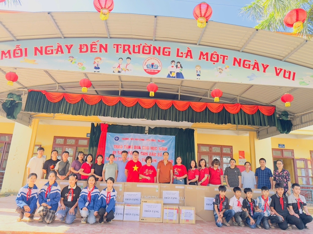 Chung tay cùng học sinh vùng lũ – lan tỏa yêu thương từ trường THCS Vân Canh