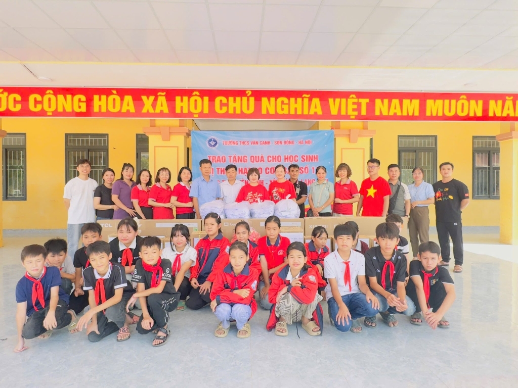 Chung tay cùng học sinh vùng lũ – lan tỏa yêu thương từ trường THCS Vân Canh