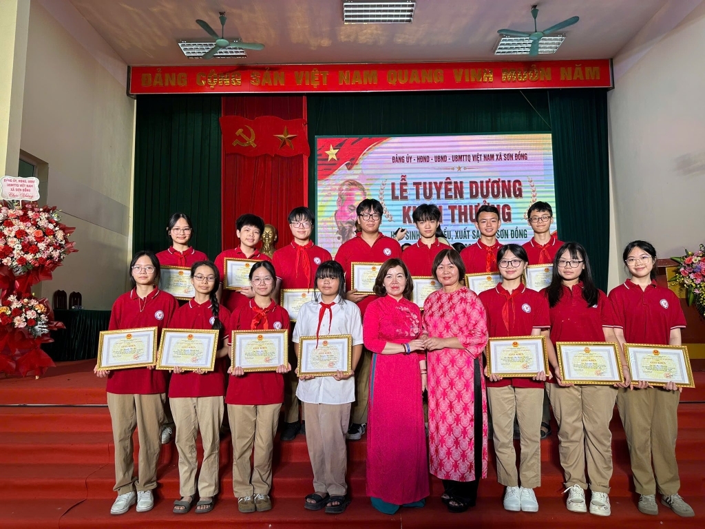 Xã Sơn Đồng tuyên dương, khen thưởng học sinh tiêu biểu năm học 2025 – 2026