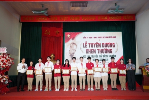 Xã Sơn Đồng tuyên dương, khen thưởng học sinh tiêu biểu năm học 2025 – 2026
