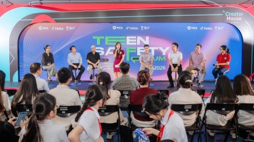 Thầy cô, phụ huynh và học sinh trường THCS Vân Canh tham dự chương trình “Thiếu niên nói 2026\