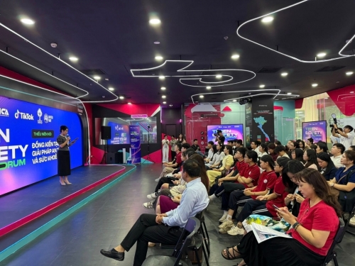 Thầy cô, phụ huynh và học sinh trường THCS Vân Canh tham dự chương trình “Thiếu niên nói 2026\