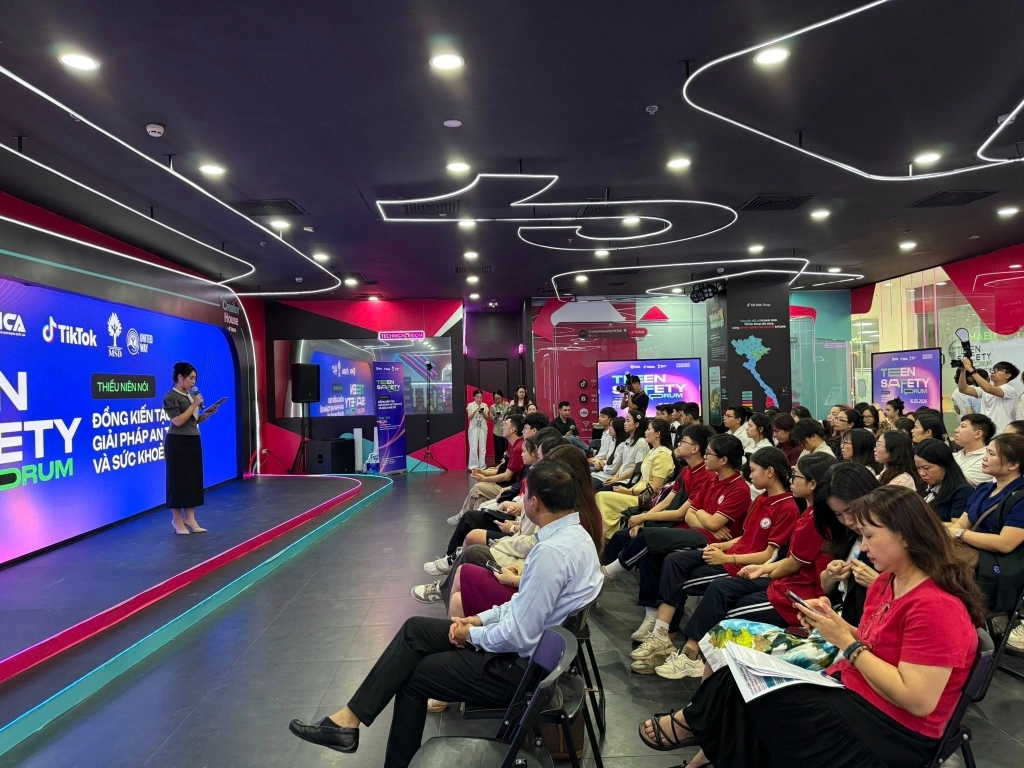 Thầy cô, phụ huynh và học sinh trường THCS Vân Canh tham dự chương trình “Thiếu niên nói 2026"