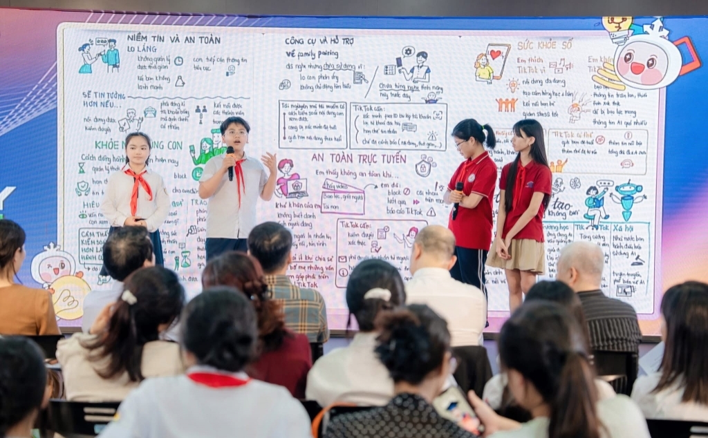 Thầy cô, phụ huynh và học sinh trường THCS Vân Canh tham dự chương trình “Thiếu niên nói 2026"