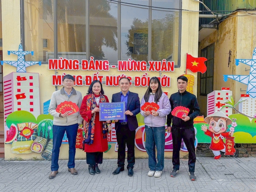 Hưởng ứng chương trình “lì xì dân gian – sưởi ấm bản làng, tặng quà trẻ em có hoàn cảnh khó khăn