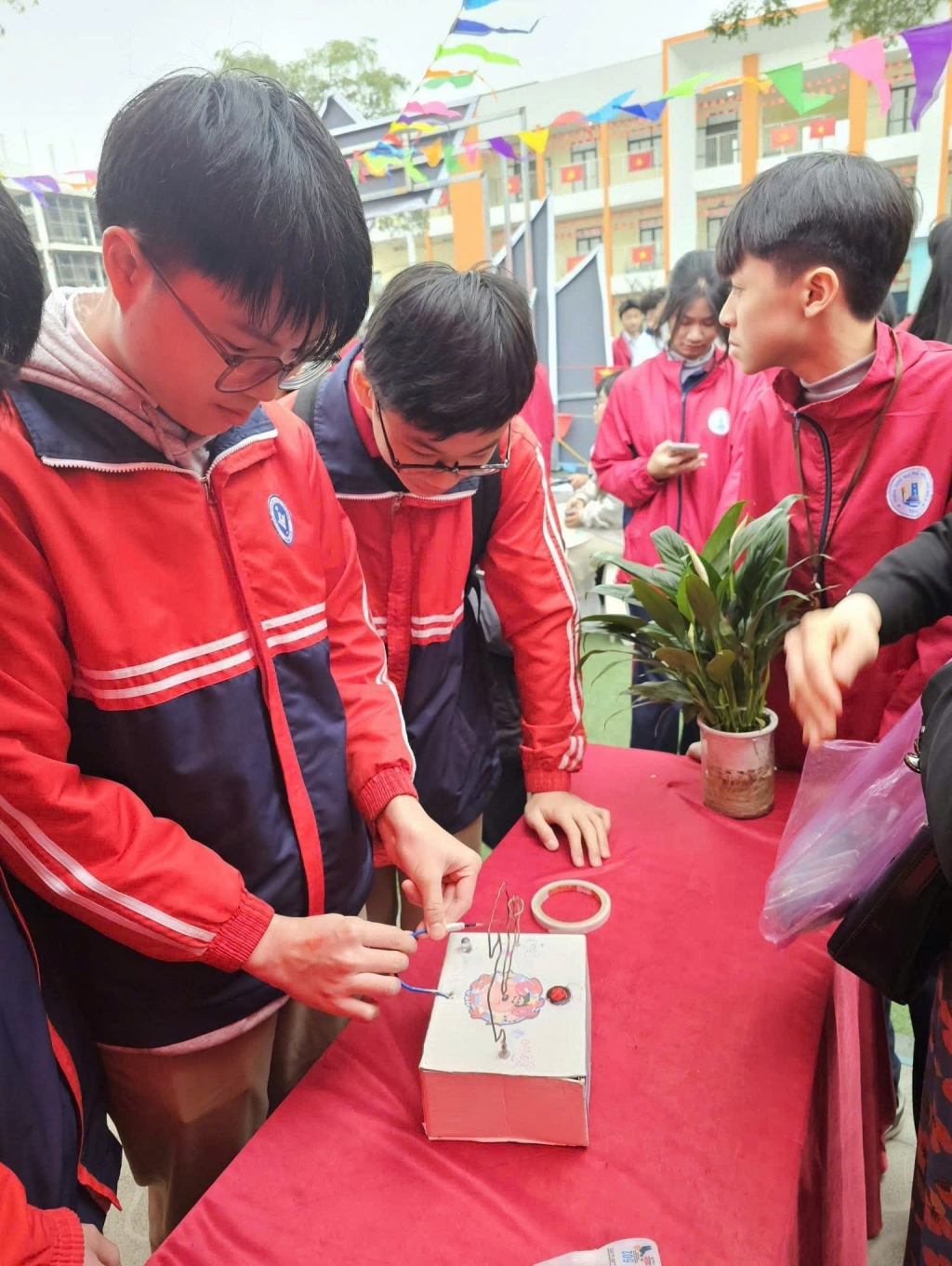 Tham gia ngày hội STEM trường THPT Hoài Đức A