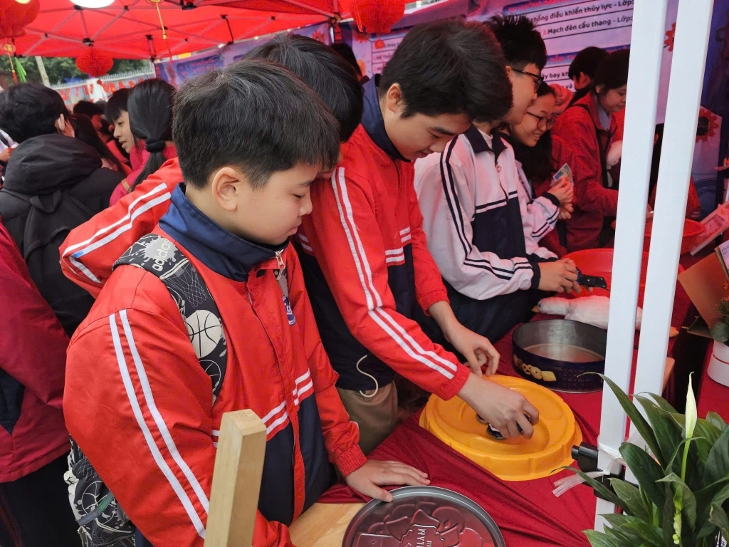 Tham gia ngày hội STEM trường THPT Hoài Đức A