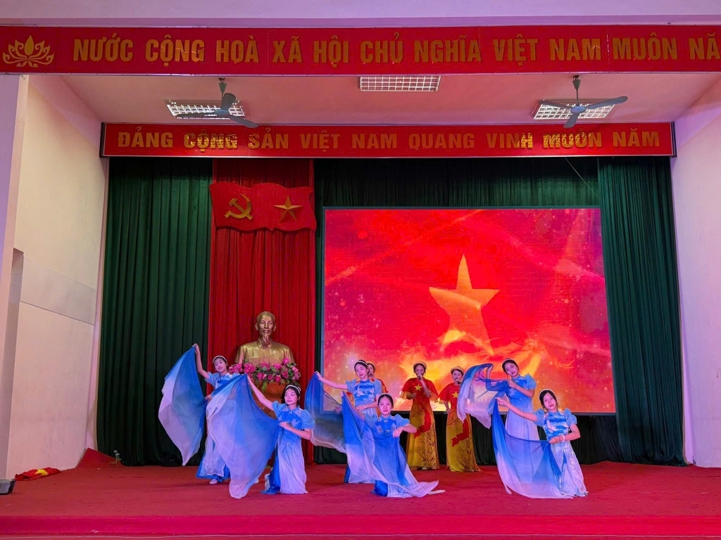 Tham gia liên hoan văn nghệ chào mừng thành công Đại hội Đảng toàn quốc lần thứ XIV