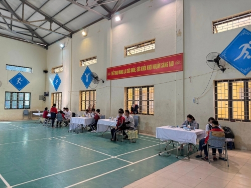 Khám sức khoẻ định kỳ cho học sinh