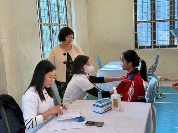 Khám sức khoẻ định kỳ cho học sinh