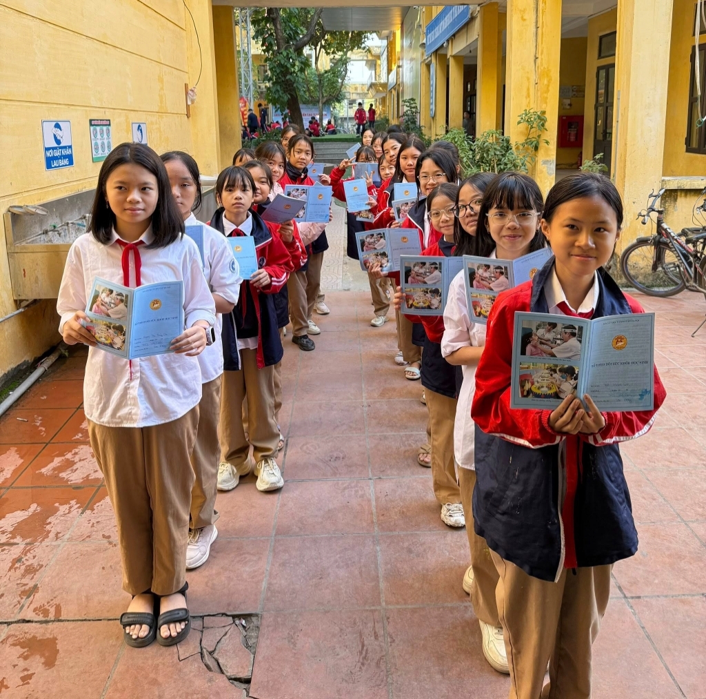 Khám sức khoẻ định kỳ cho học sinh