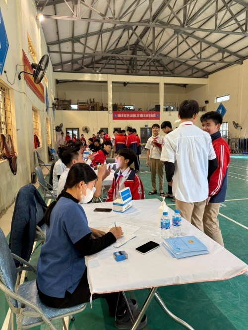 Khám sức khoẻ định kỳ cho học sinh